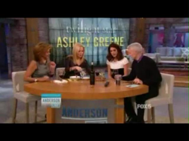 Ashley-Greene-dot-nl_20November2012AndersonLive0145.jpg