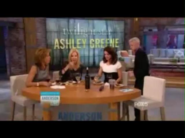Ashley-Greene-dot-nl_20November2012AndersonLive0176.jpg