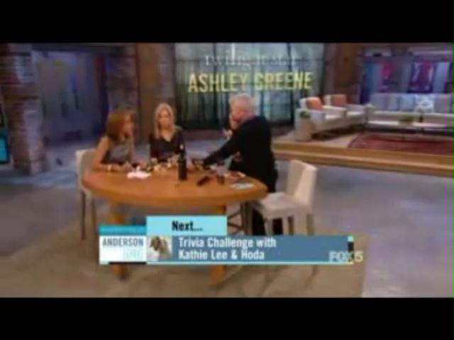 Ashley-Greene-dot-nl_20November2012AndersonLive0180.jpg