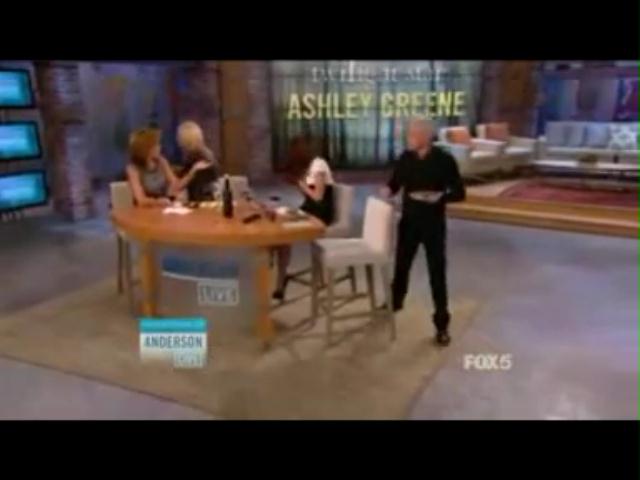 Ashley-Greene-dot-nl_20November2012AndersonLive0184.jpg