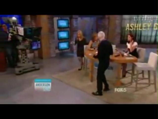 Ashley-Greene-dot-nl_20November2012AndersonLive0187.jpg