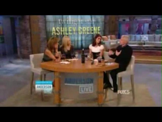 Ashley-Greene-dot-nl_20November2012AndersonLive0224.jpg