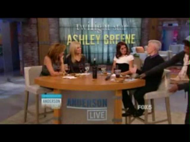 Ashley-Greene-dot-nl_20November2012AndersonLive0256.jpg