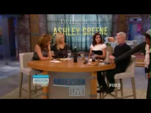 Ashley-Greene-dot-nl_20November2012AndersonLive0257.jpg