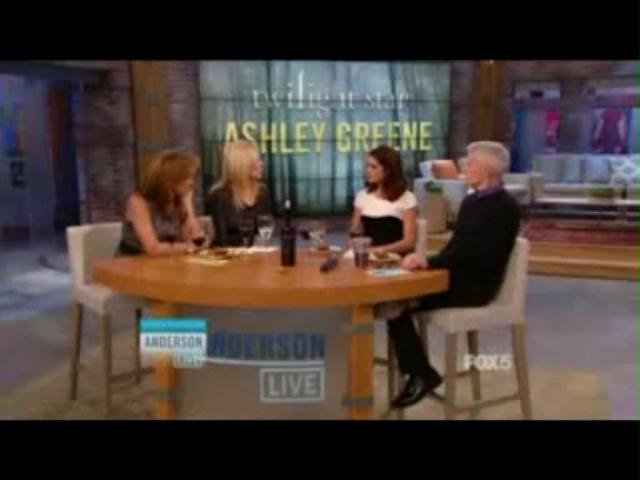 Ashley-Greene-dot-nl_20November2012AndersonLive0315.jpg