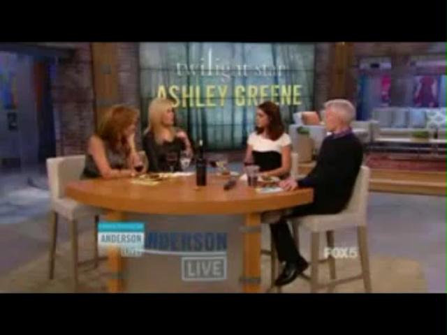 Ashley-Greene-dot-nl_20November2012AndersonLive0316.jpg