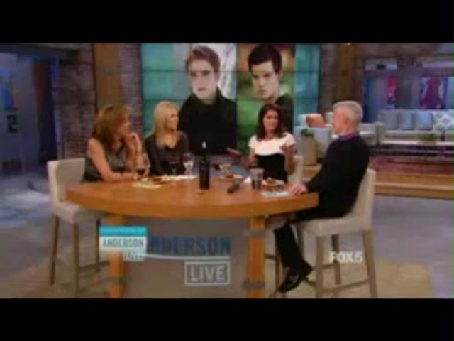 Ashley-Greene-dot-nl_20November2012AndersonLive0338.jpg