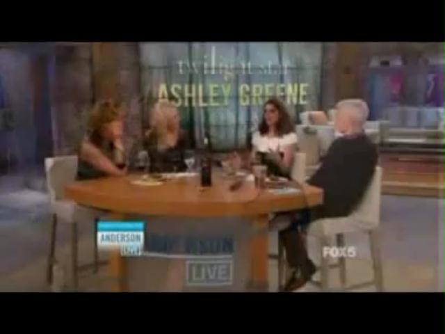 Ashley-Greene-dot-nl_20November2012AndersonLive0398.jpg