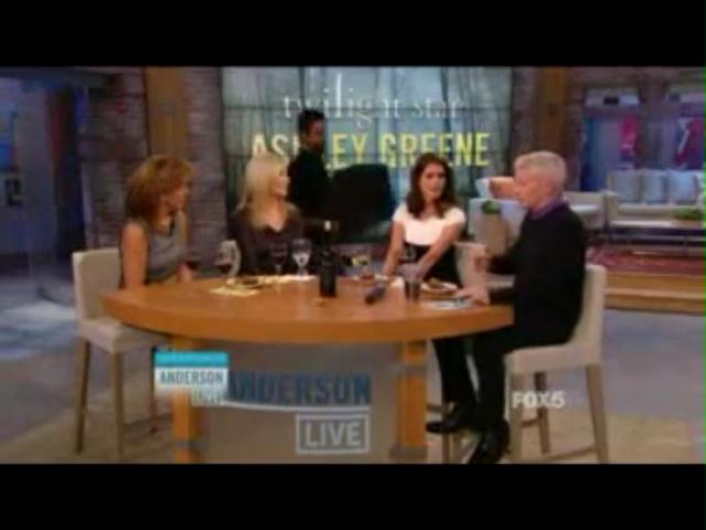 Ashley-Greene-dot-nl_20November2012AndersonLive0421.jpg