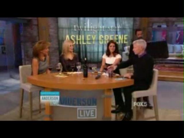 Ashley-Greene-dot-nl_20November2012AndersonLive0422.jpg
