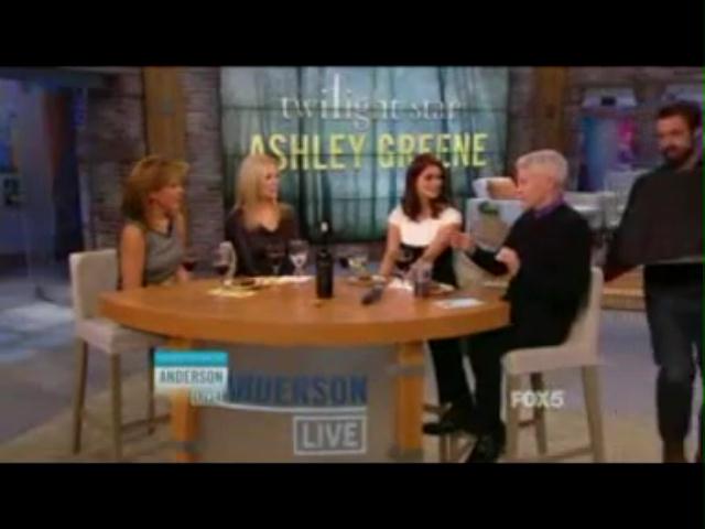 Ashley-Greene-dot-nl_20November2012AndersonLive0423.jpg