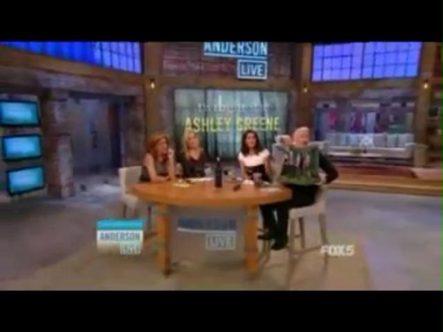 Ashley-Greene-dot-nl_20November2012AndersonLive0441.jpg