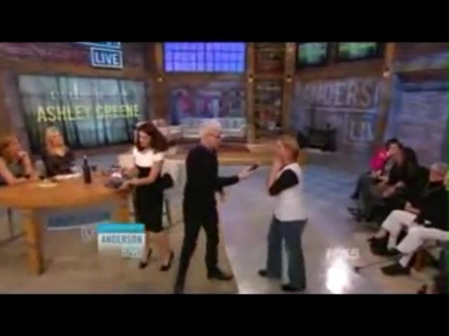 Ashley-Greene-dot-nl_20November2012AndersonLive0465.jpg