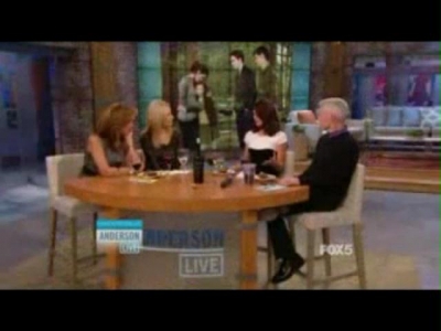 Ashley-Greene-dot-nl_20November2012AndersonLive0302.jpg