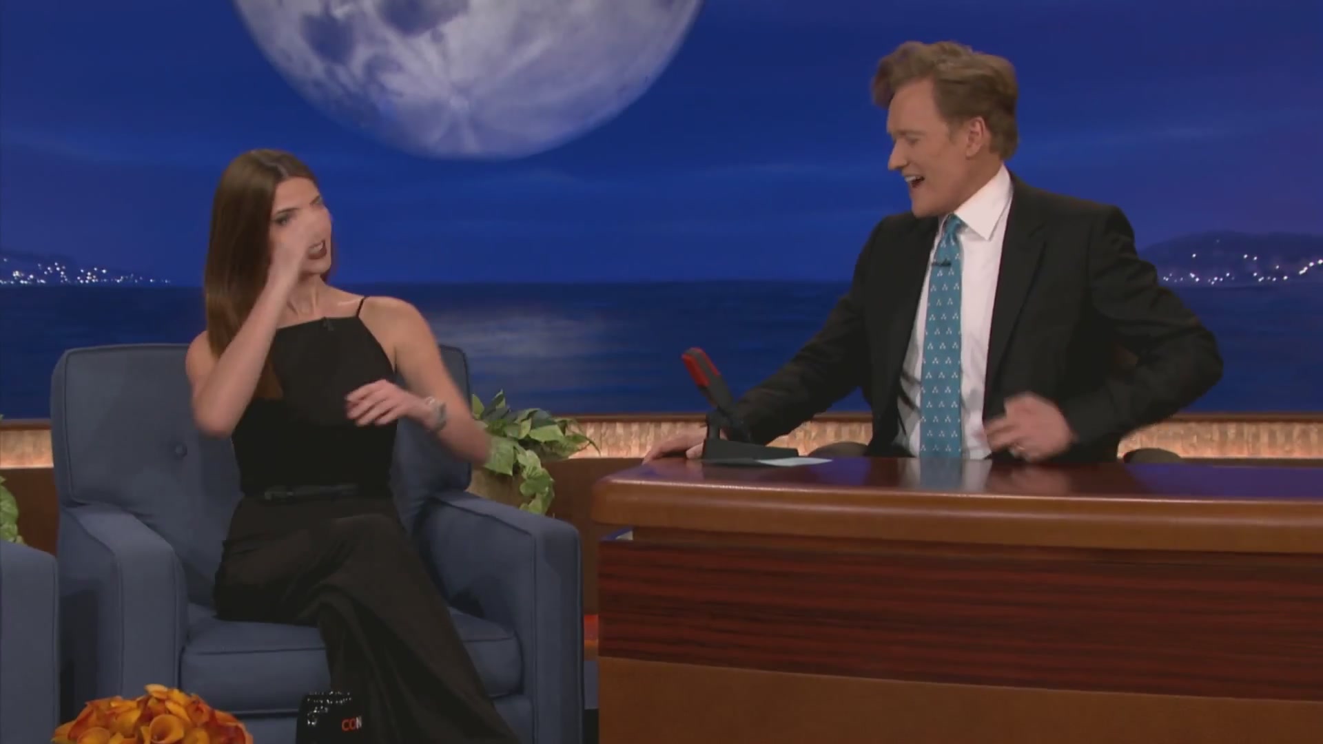 Ashley-Greene-dot-nl_2012Conan0000.jpg