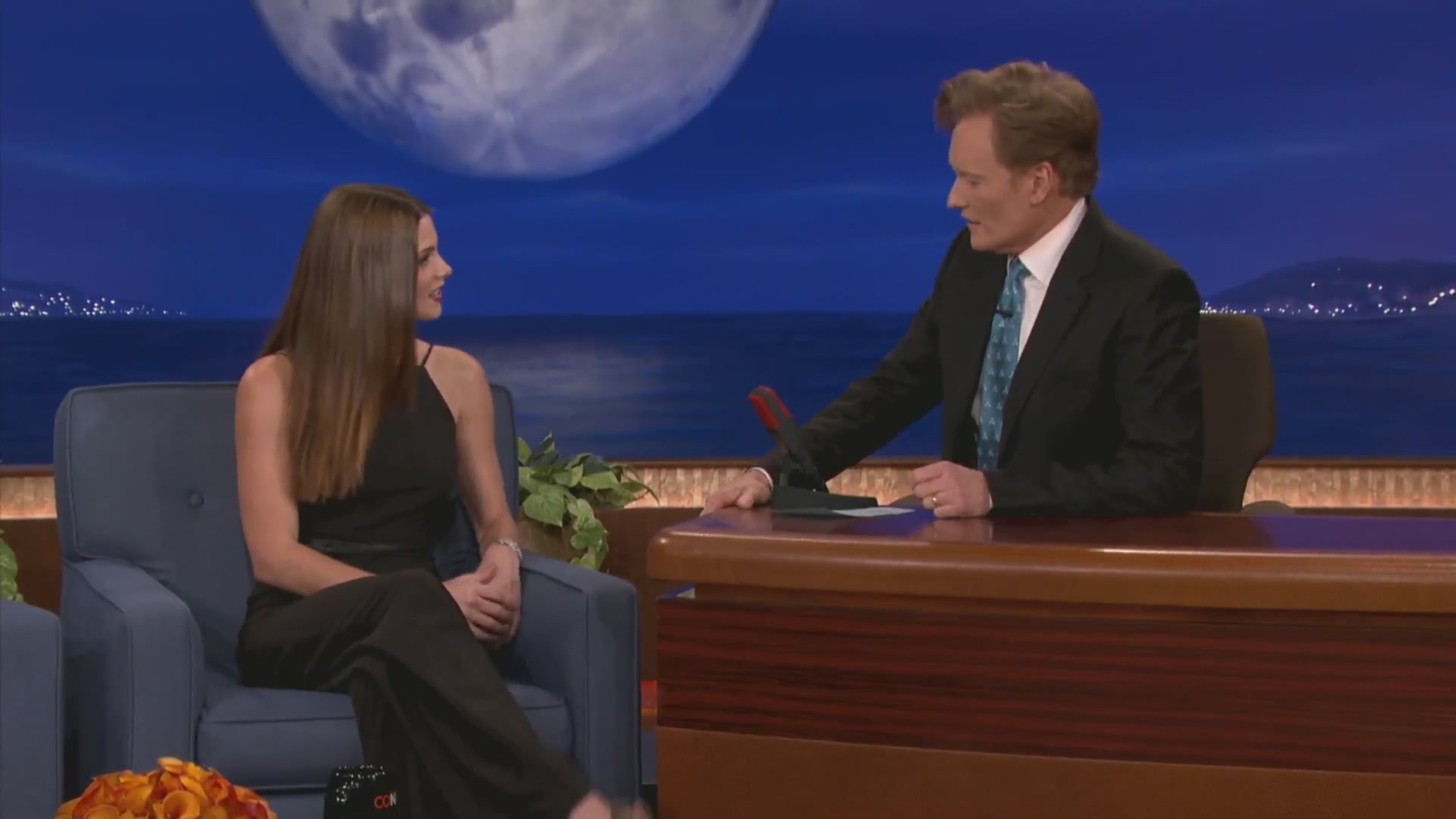 Ashley-Greene-dot-nl_2012Conan0001.jpg