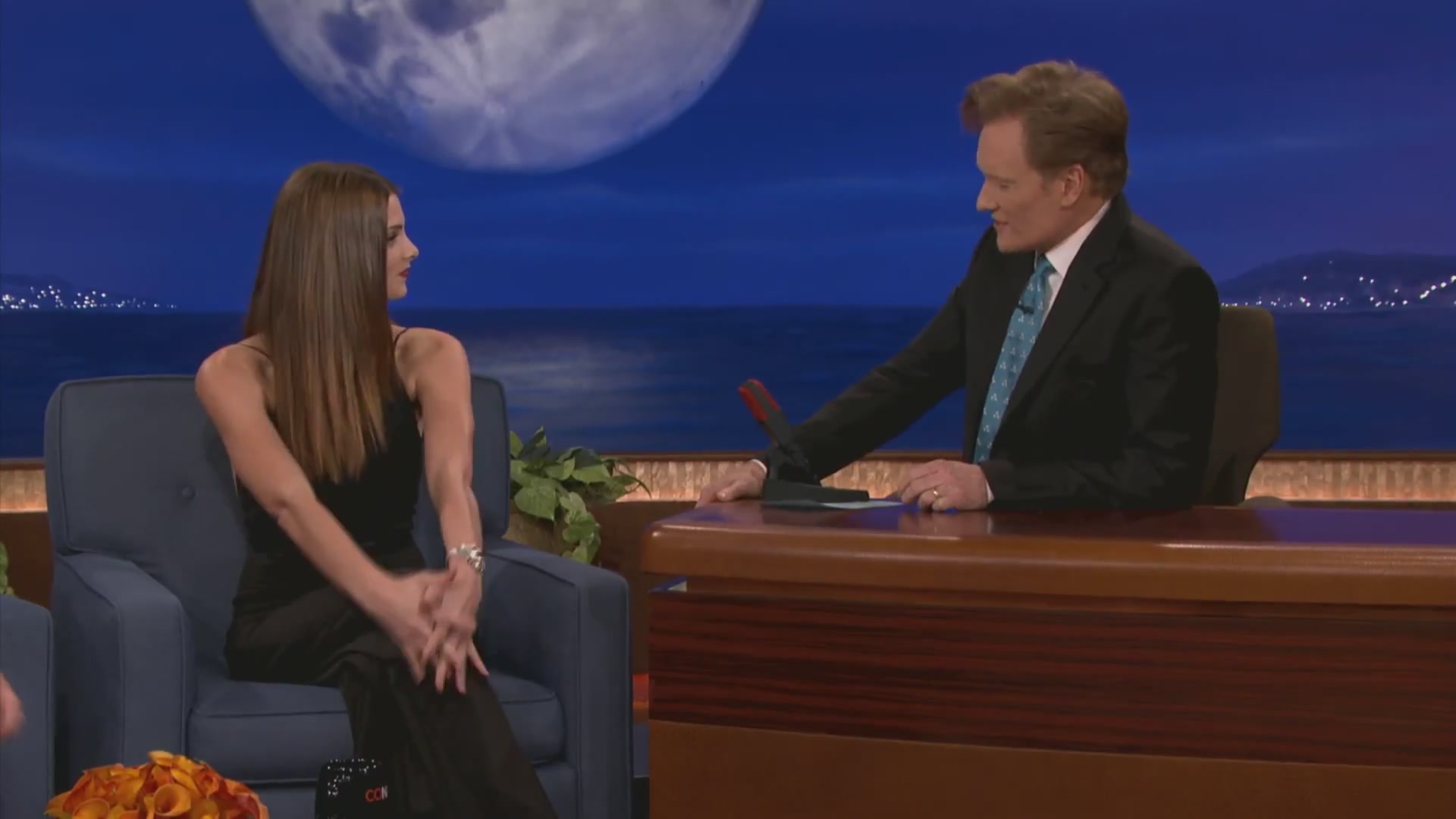 Ashley-Greene-dot-nl_2012Conan0005.jpg