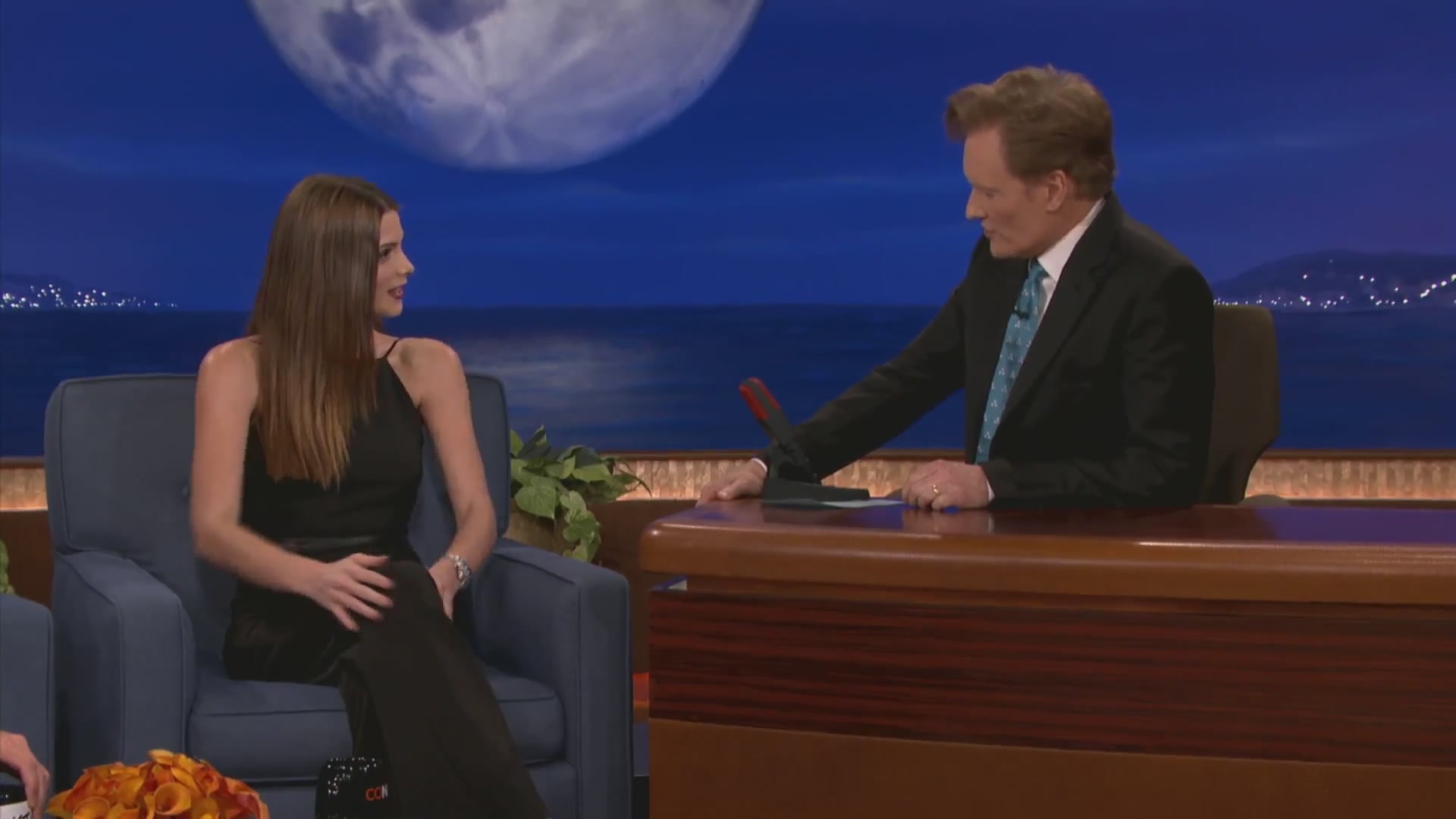 Ashley-Greene-dot-nl_2012Conan0006.jpg