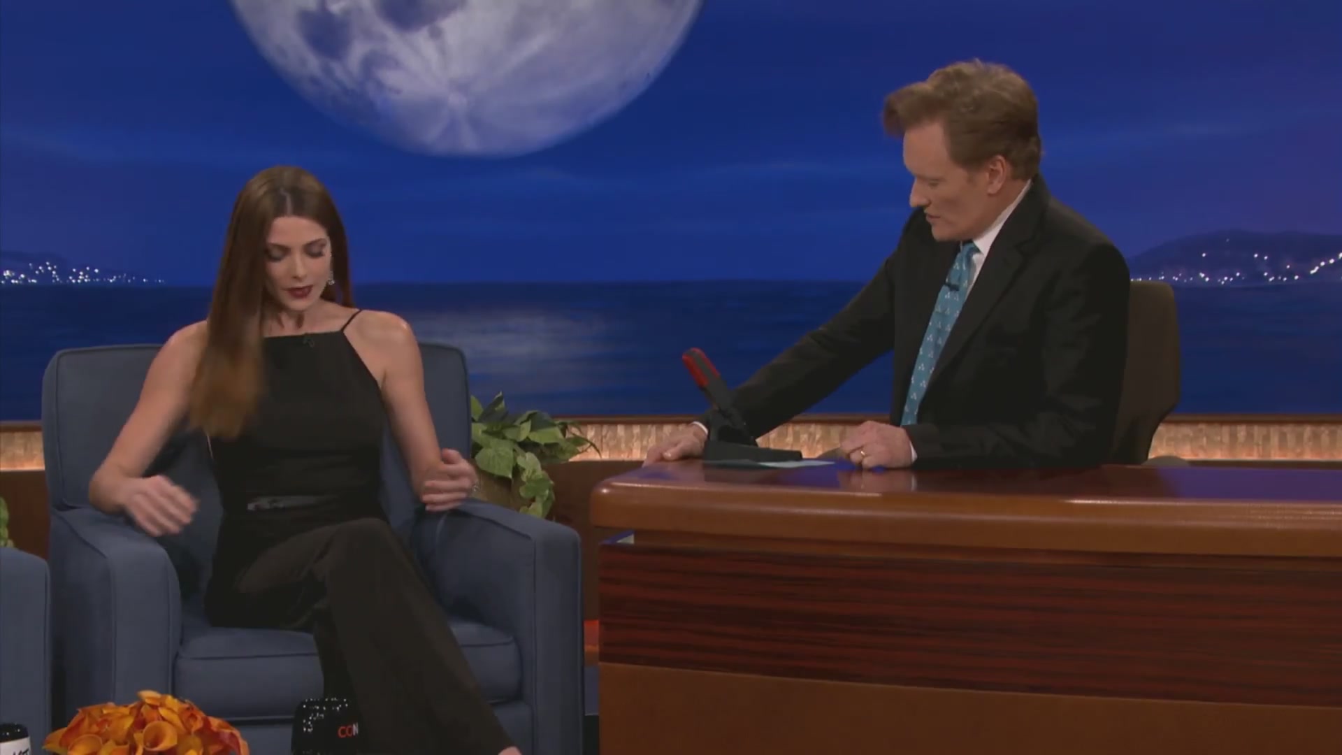 Ashley-Greene-dot-nl_2012Conan0007.jpg