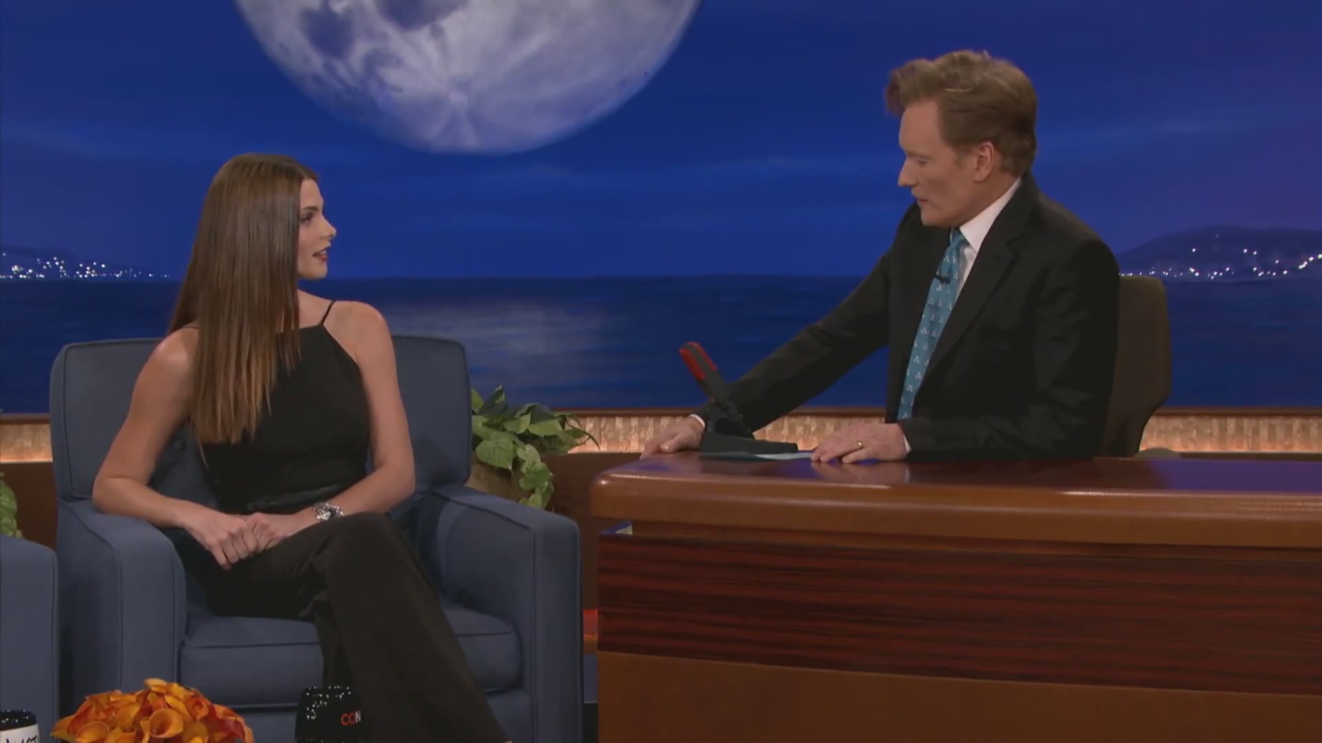 Ashley-Greene-dot-nl_2012Conan0009.jpg