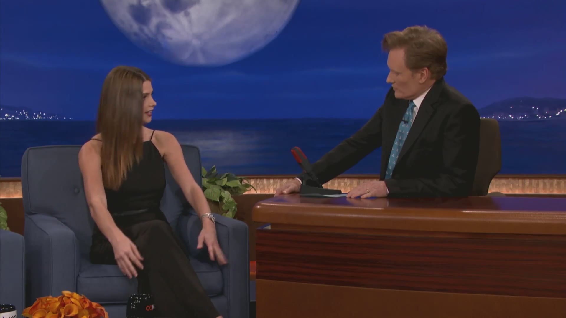 Ashley-Greene-dot-nl_2012Conan0013.jpg