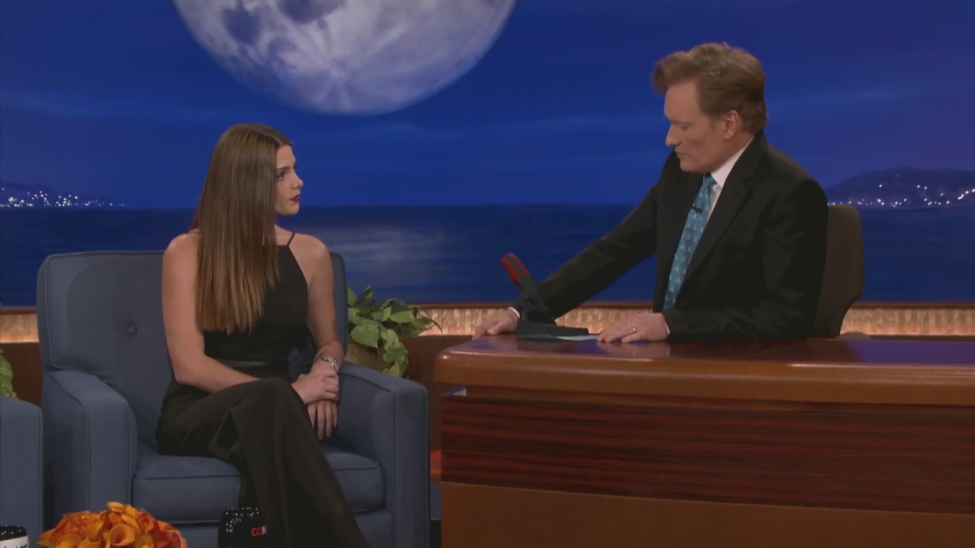 Ashley-Greene-dot-nl_2012Conan0016.jpg