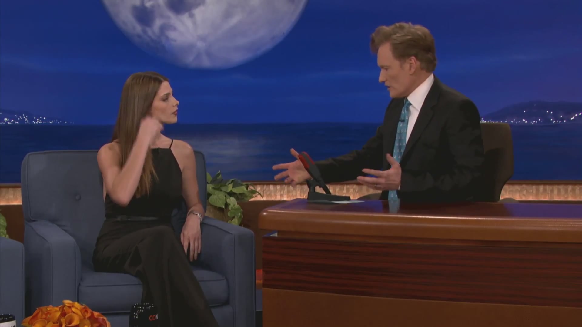 Ashley-Greene-dot-nl_2012Conan0017.jpg