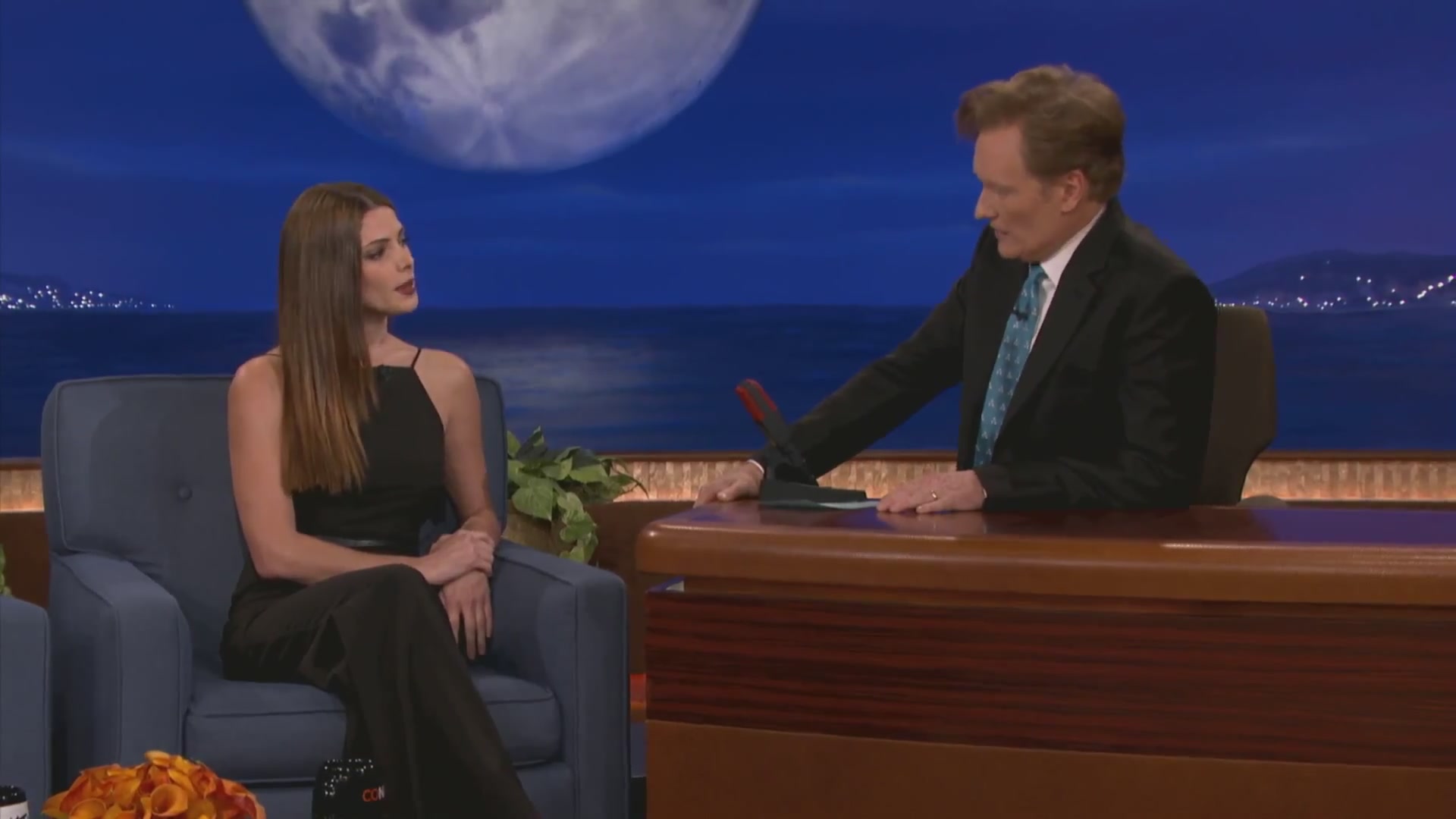 Ashley-Greene-dot-nl_2012Conan0022.jpg