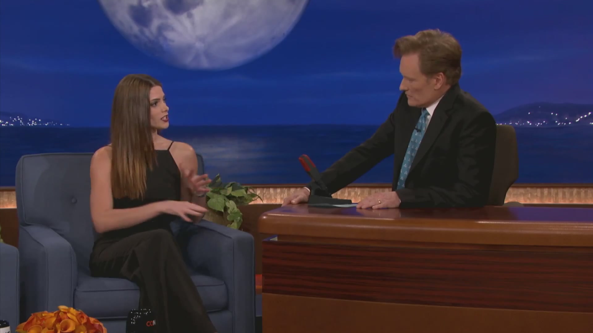 Ashley-Greene-dot-nl_2012Conan0023.jpg