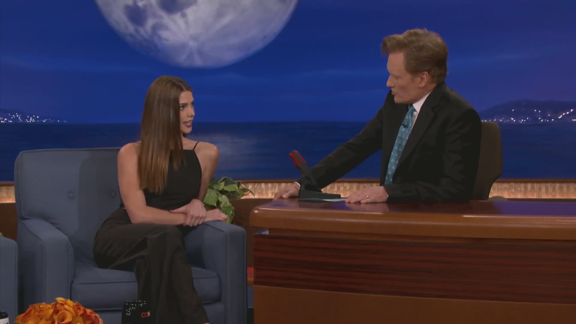 Ashley-Greene-dot-nl_2012Conan0024.jpg