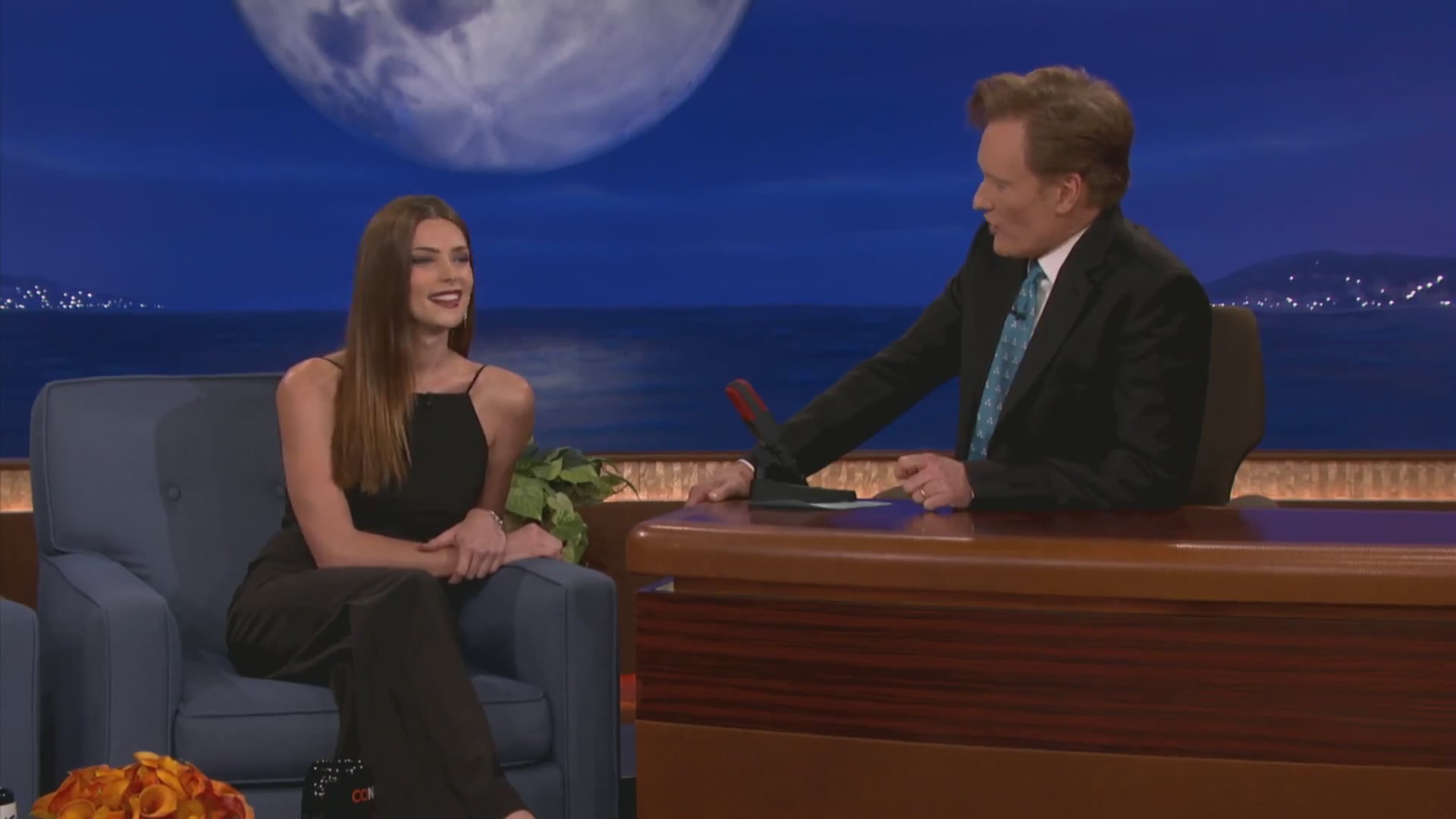 Ashley-Greene-dot-nl_2012Conan0028.jpg