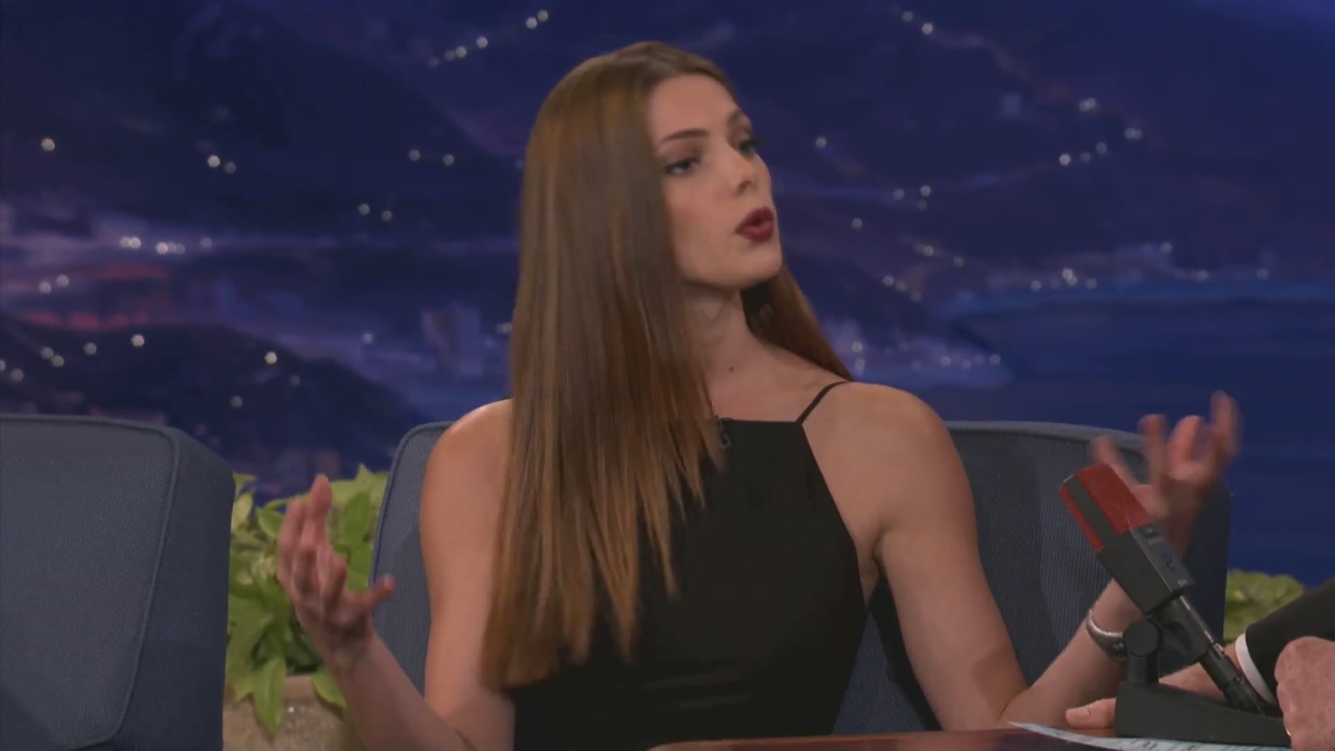 Ashley-Greene-dot-nl_2012Conan0080.jpg Ashley-Greene-dot-nl_2012Conan0080.jpg