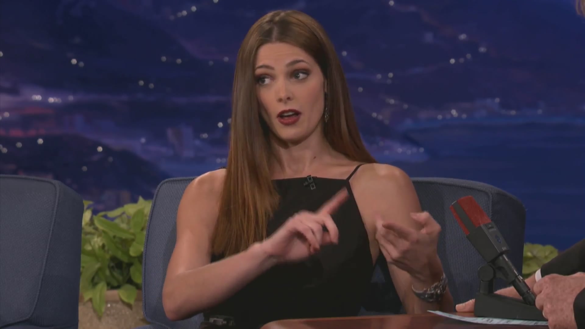 Ashley-Greene-dot-nl_2012Conan0119.jpg Ashley-Greene-dot-nl_2012Conan0119.jpg