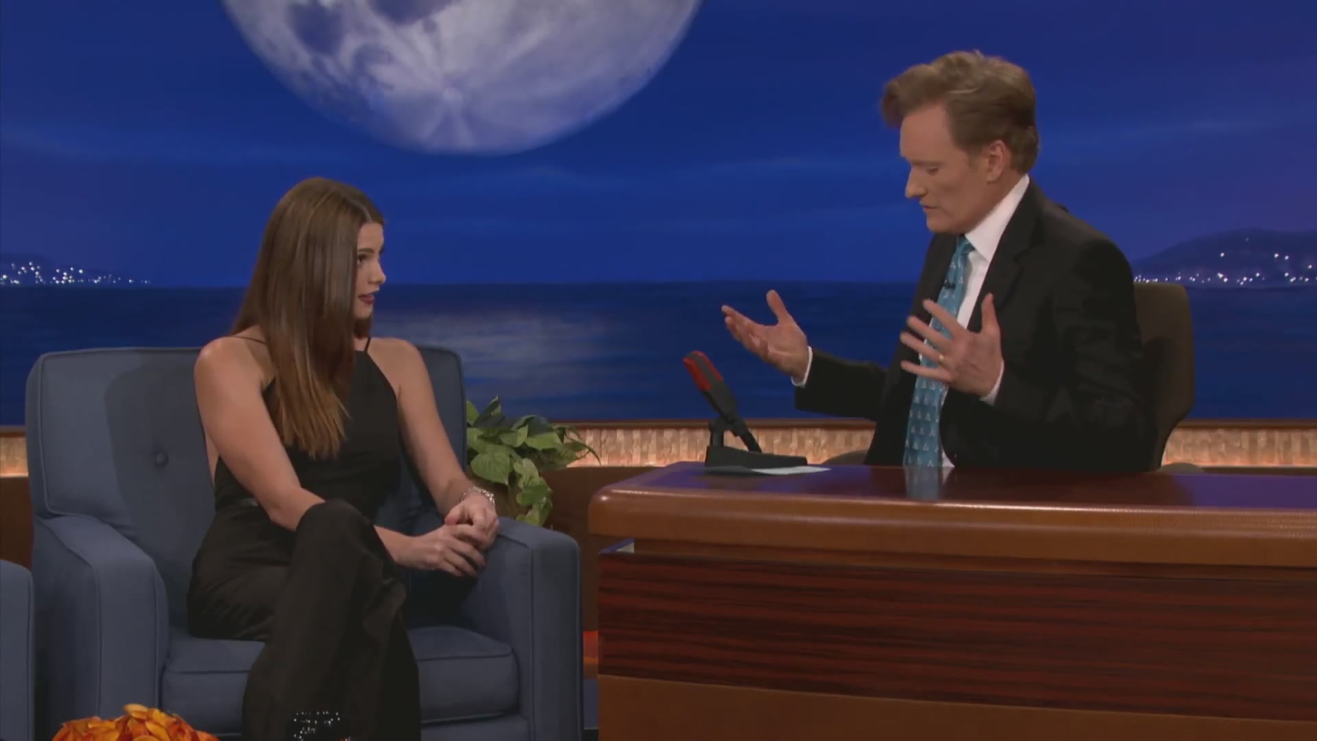 Ashley-Greene-dot-nl_2012Conan0165.jpg Ashley-Greene-dot-nl_2012Conan0165.jpg