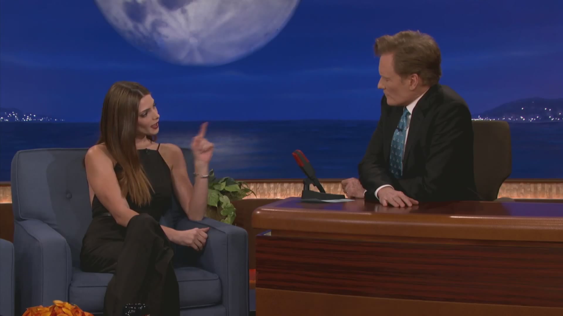Ashley-Greene-dot-nl_2012Conan0171.jpg Ashley-Greene-dot-nl_2012Conan0171.jpg