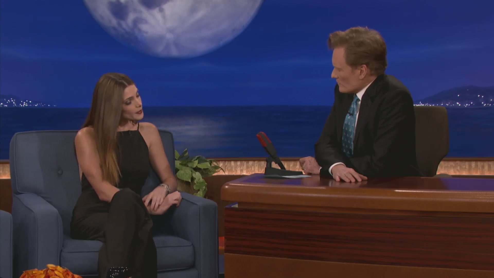 Ashley-Greene-dot-nl_2012Conan0172.jpg Ashley-Greene-dot-nl_2012Conan0172.jpg