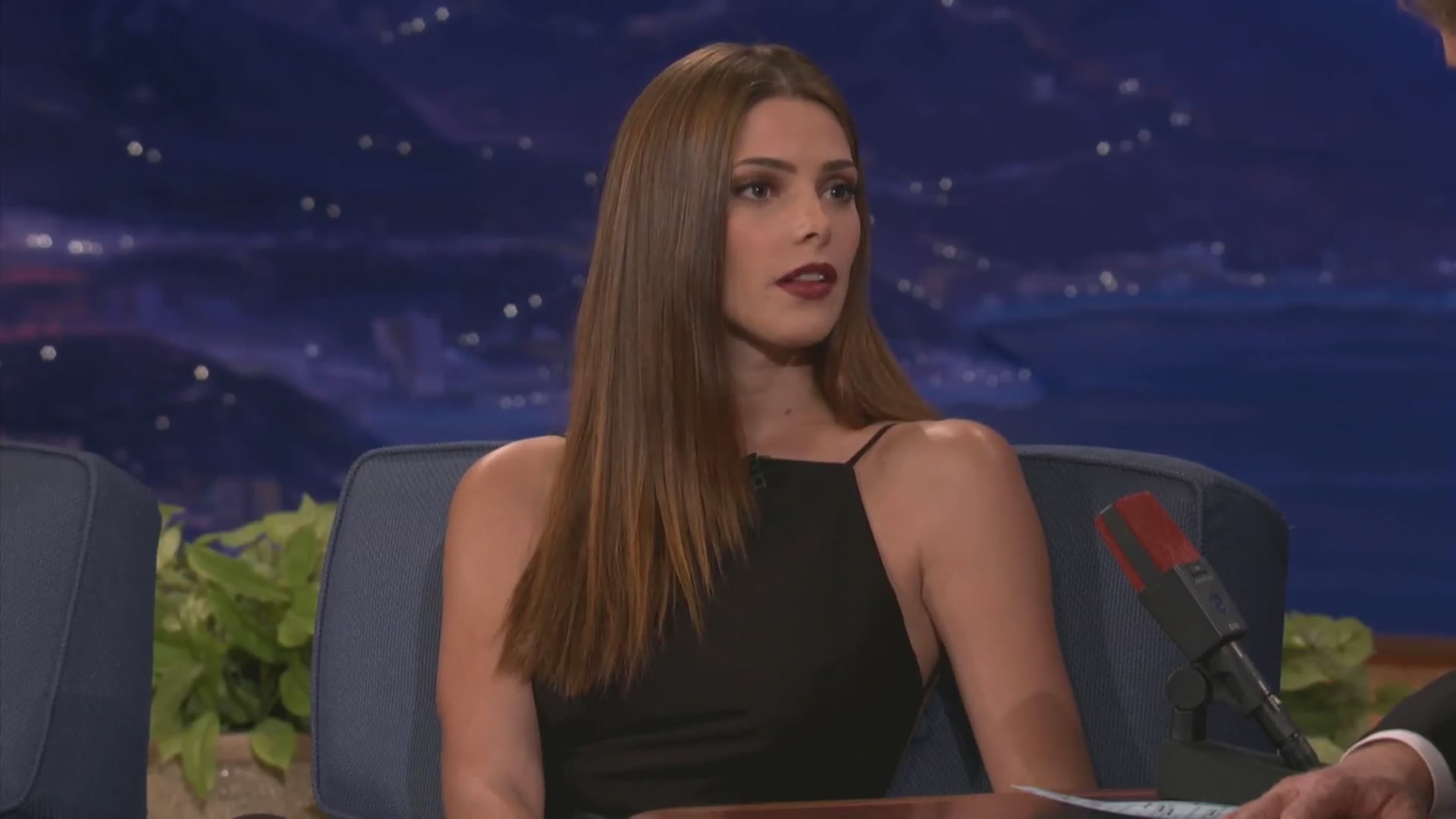 Ashley-Greene-dot-nl_2012Conan0178.jpg Ashley-Greene-dot-nl_2012Conan0178.jpg