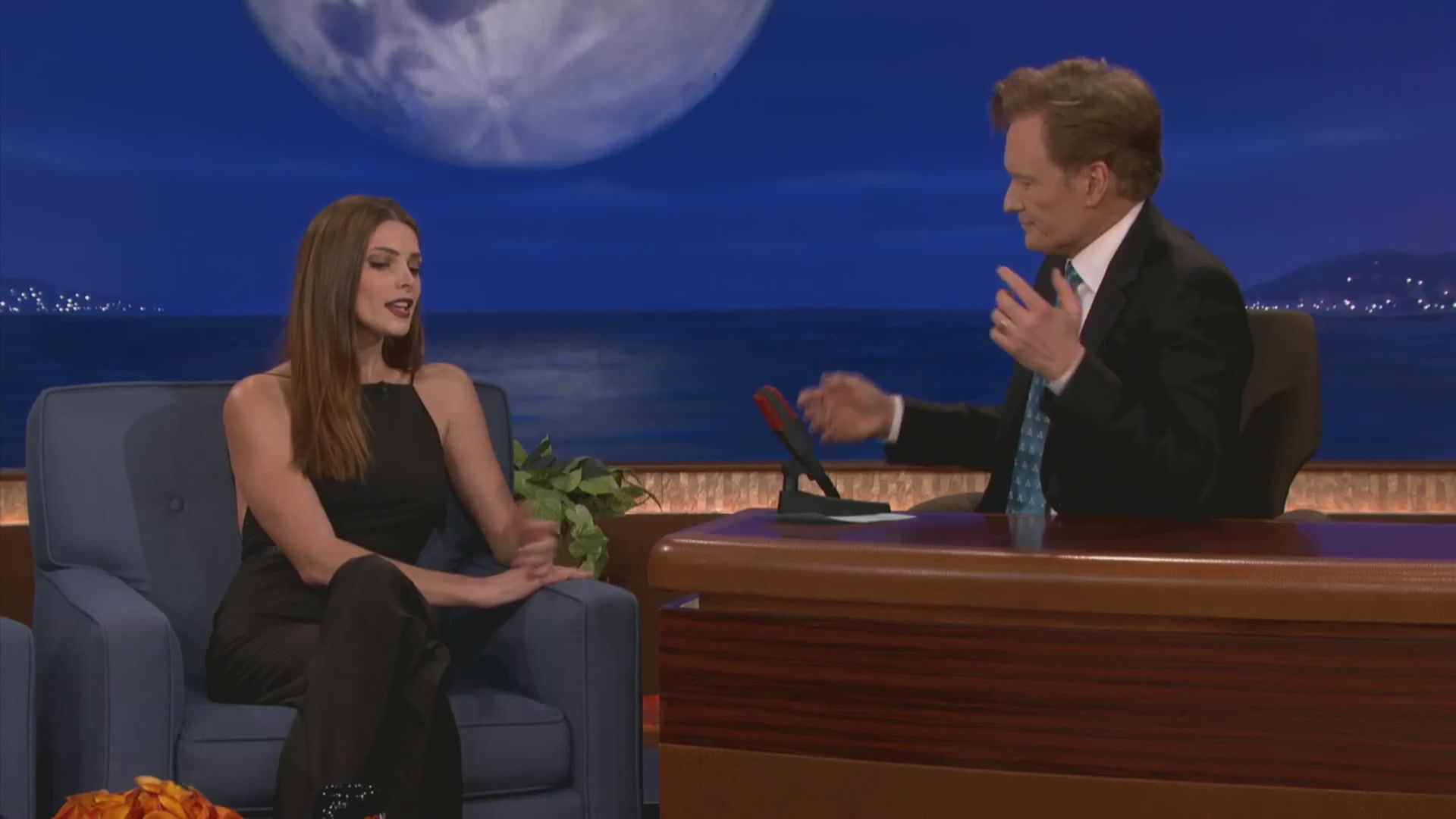 Ashley-Greene-dot-nl_2012Conan0203.jpg Ashley-Greene-dot-nl_2012Conan0203.jpg