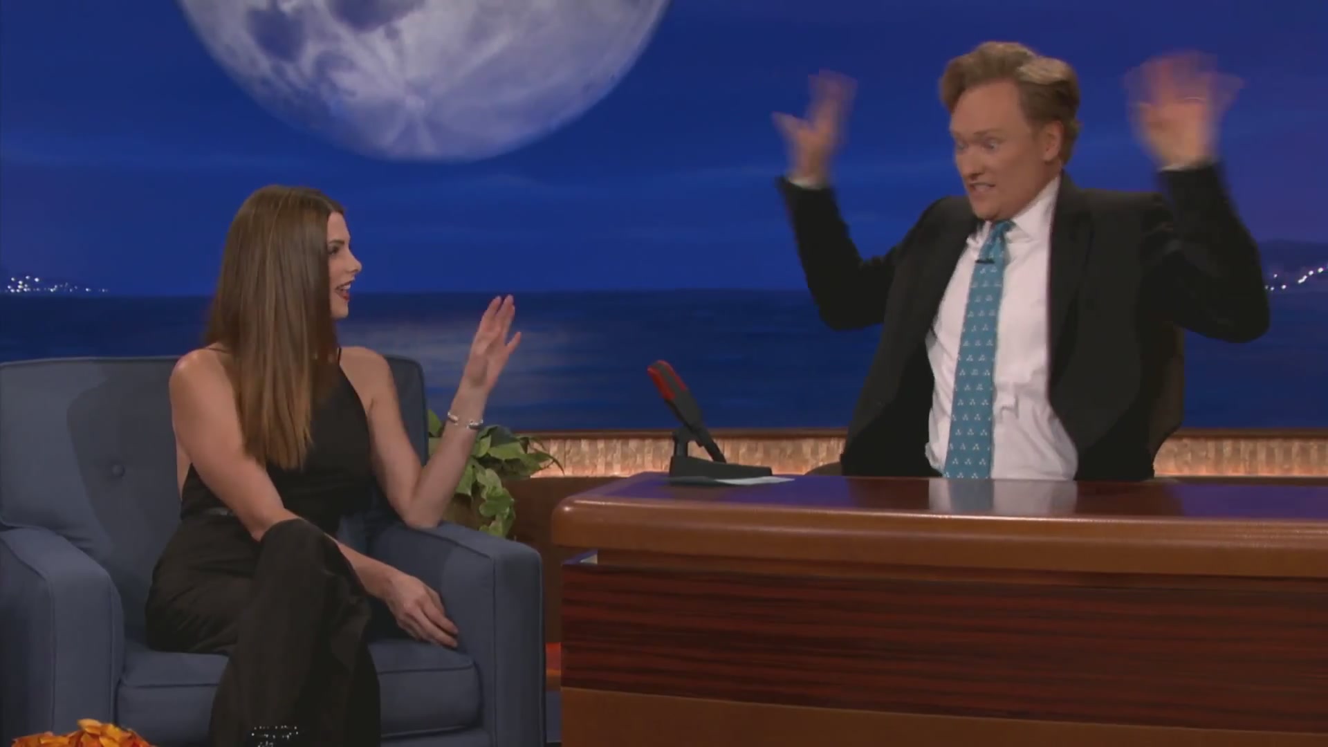 Ashley-Greene-dot-nl_2012Conan0220.jpg