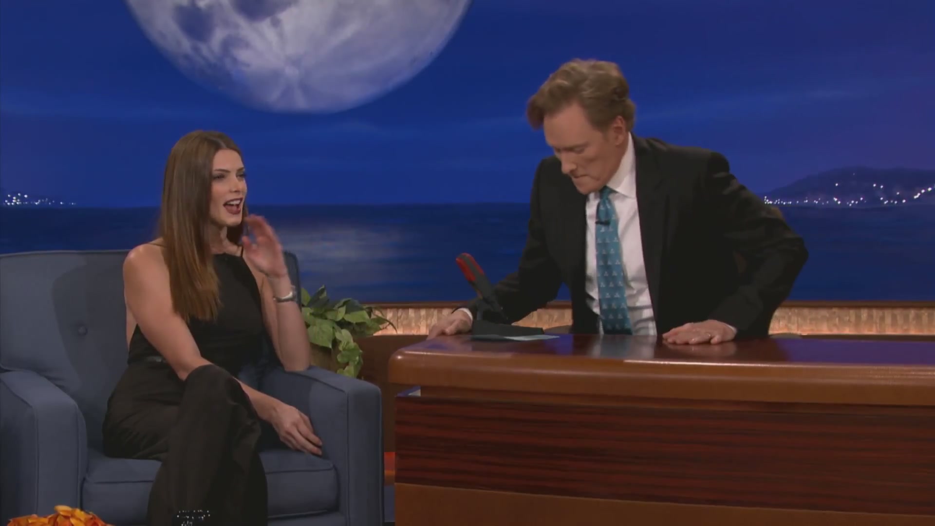Ashley-Greene-dot-nl_2012Conan0221.jpg Ashley-Greene-dot-nl_2012Conan0221.jpg