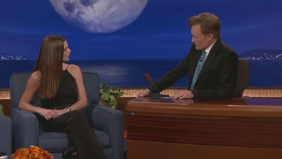 Ashley-Greene-dot-nl_2012Conan0008.jpg