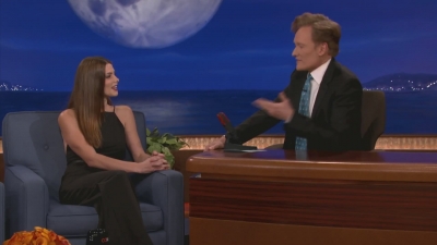 Ashley-Greene-dot-nl_2012Conan0058.jpg