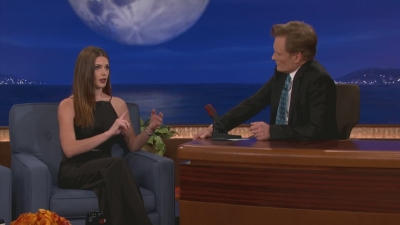 Ashley-Greene-dot-nl_2012Conan0093.jpg