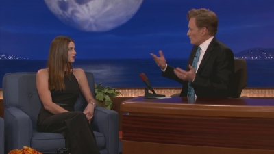 Ashley-Greene-dot-nl_2012Conan0136.jpg