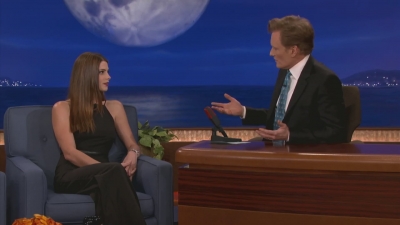 Ashley-Greene-dot-nl_2012Conan0137.jpg