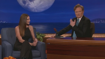 Ashley-Greene-dot-nl_2012Conan0142.jpg