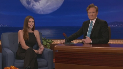 Ashley-Greene-dot-nl_2012Conan0143.jpg