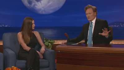 Ashley-Greene-dot-nl_2012Conan0147.jpg