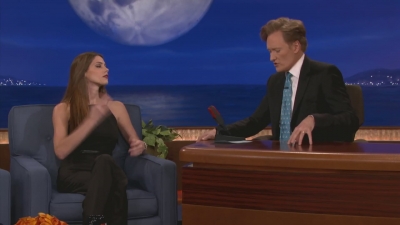 Ashley-Greene-dot-nl_2012Conan0149.jpg