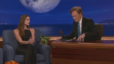 Ashley-Greene-dot-nl_2012Conan0150.jpg